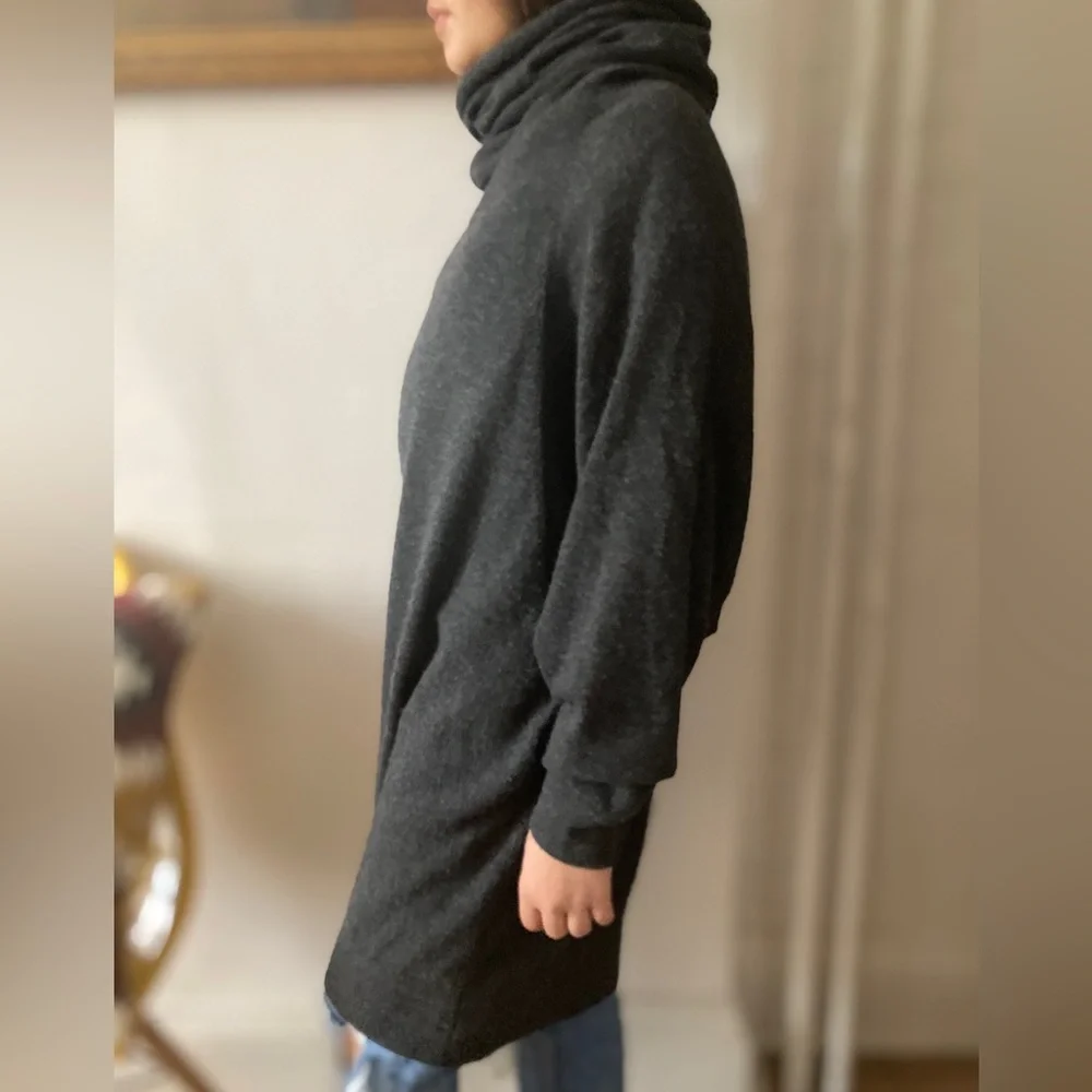 Cashmere long turtleneck sweater-dress. - Picture 3 of 8